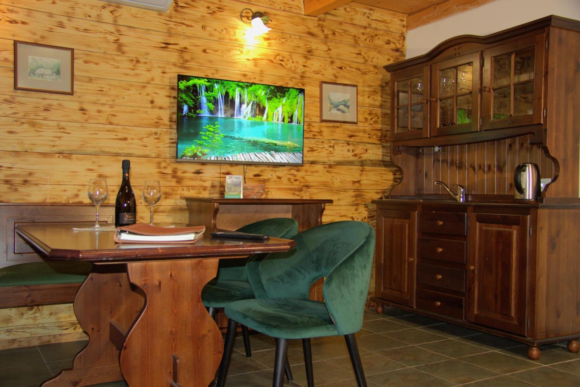 Pristava Lepena Village Екстериор снимка